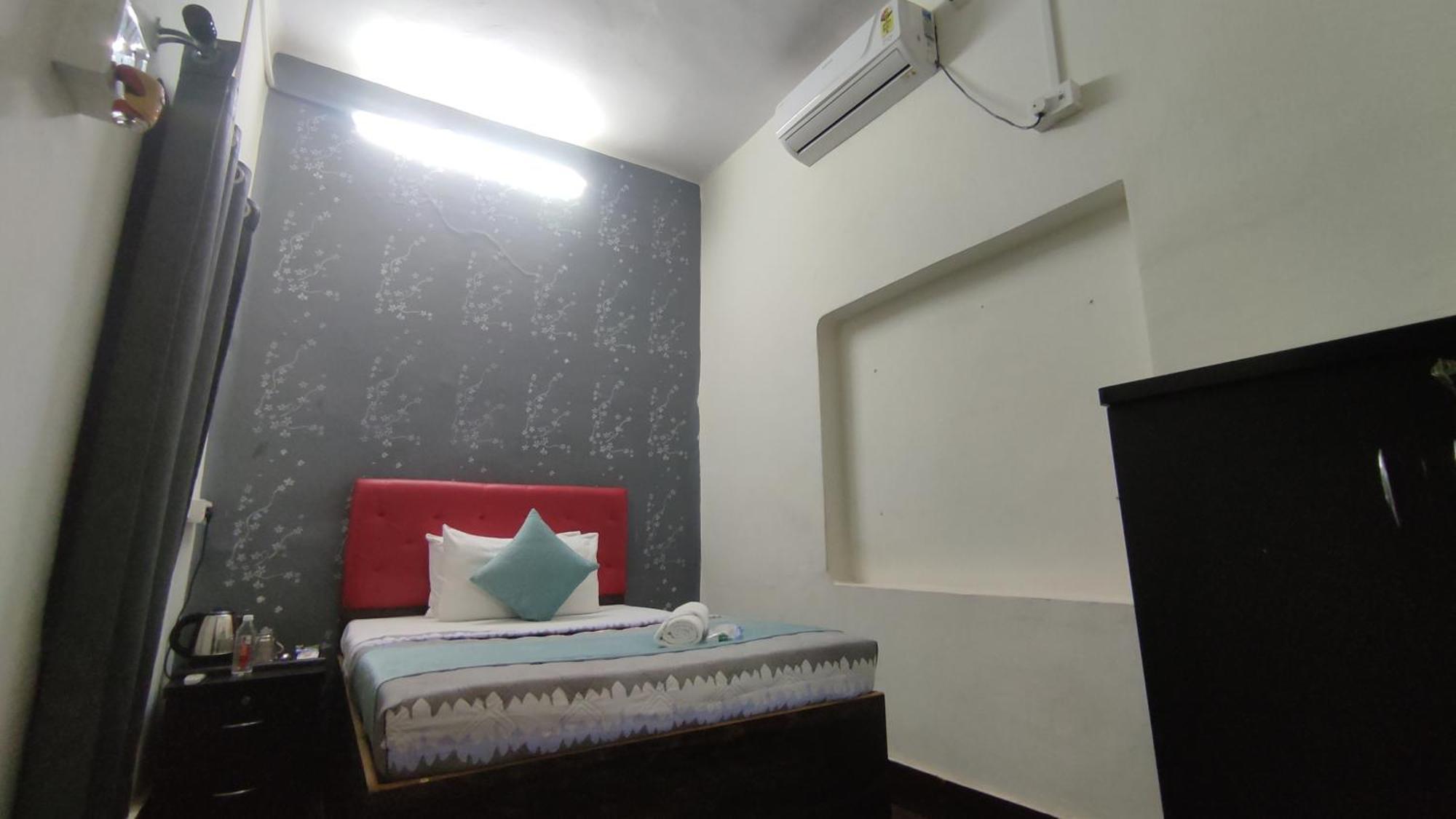 Inka Kashi Hostel Varanasi Bagian luar foto